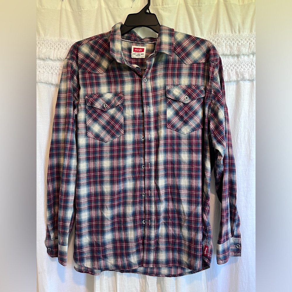 Wrangler Men's Casual Plaid Shirt in Red and Blue